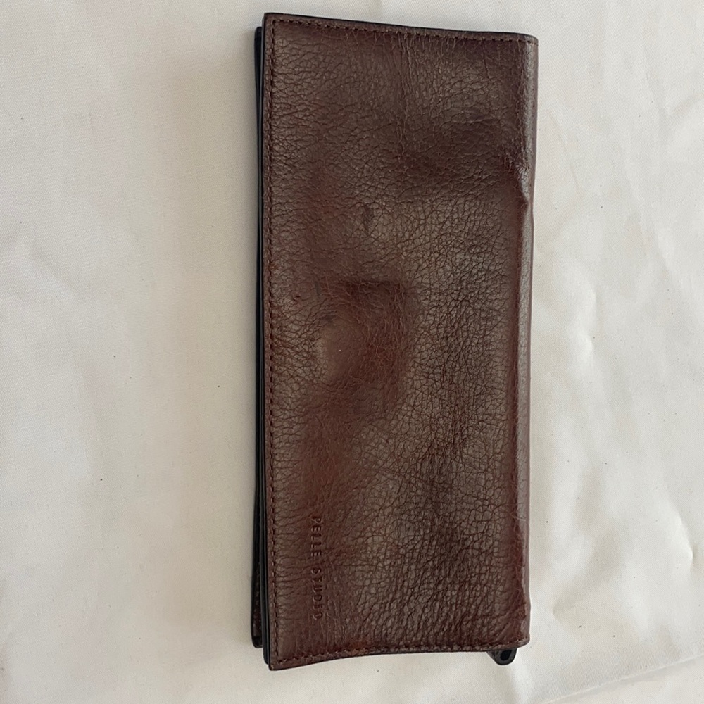 Magnetic Brown Leather clutch